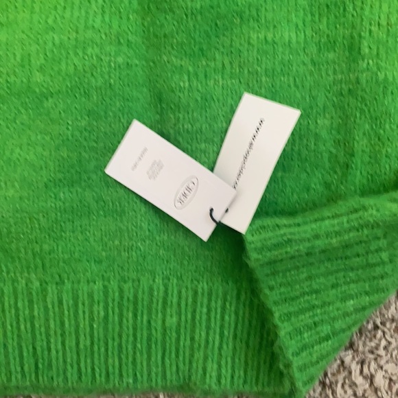 Cider Sweaters I Am Selling A Lime Green And A Crewneck Sweater